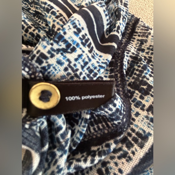 The Limited Navy Blue Patterned 3/4 Sleeve Top Blouse. Size Medium - Picture 10 of 11